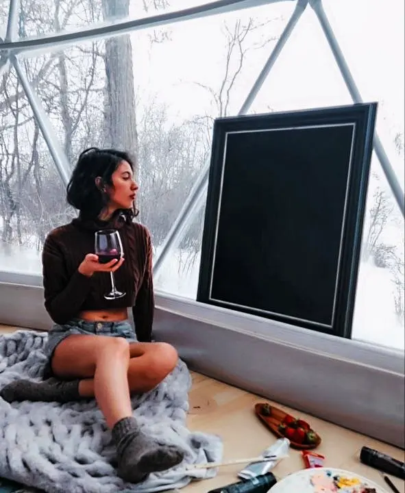 Nooshin Studio - Artist while painting